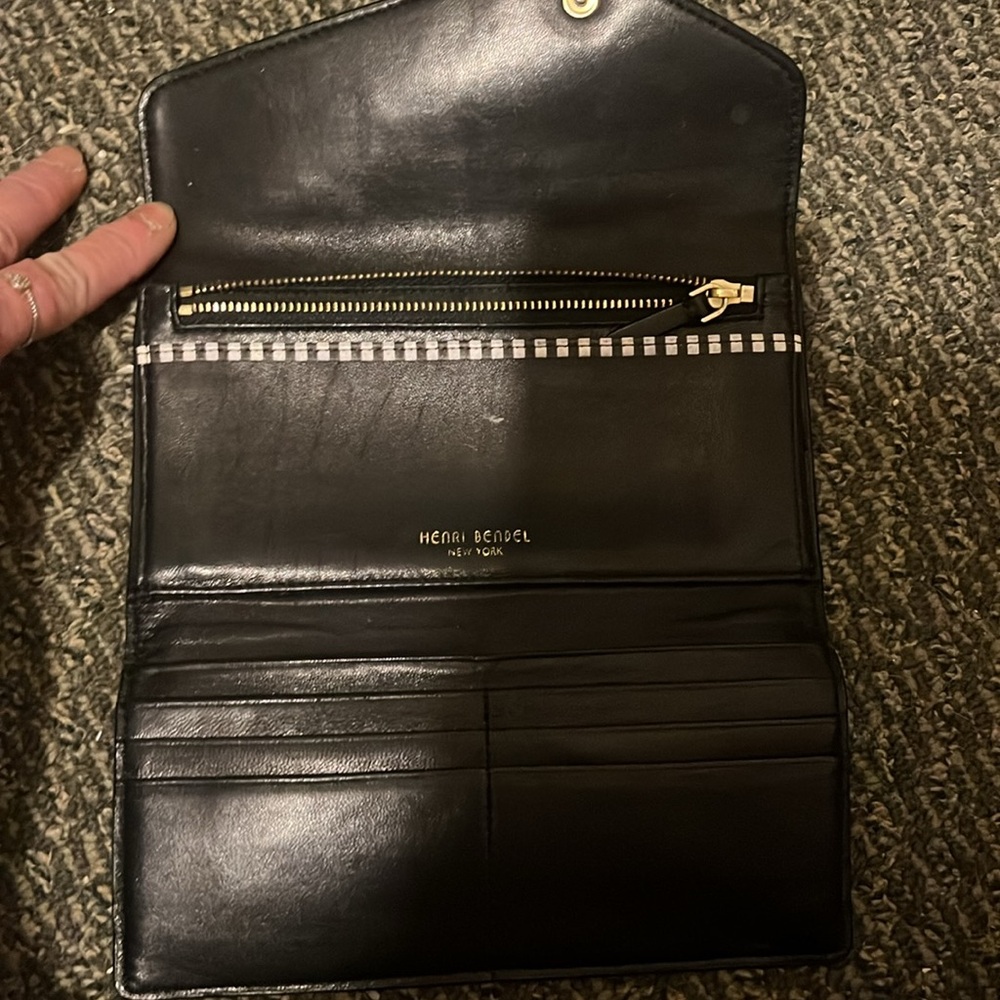 Henri Bendel supple soft Leather Black Studded Wallet Rare Vintage - Picture 2 of 5
